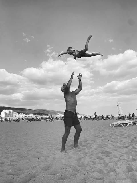 Aktywny wypoczynek Krzysztofa z rodziną na plaży w Słonecznym Brzegu